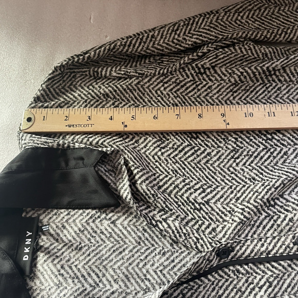 DKNY Shirt Women‎ Large Black Gray Geometric Button Up Lightweight Blouse Top - Picture 10 of 13